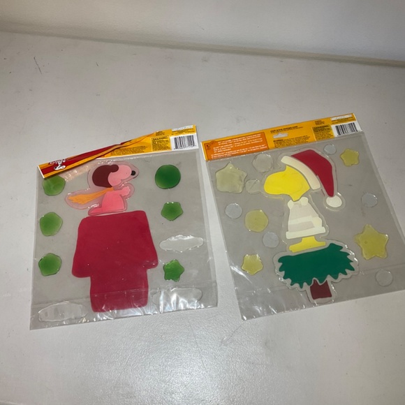 Peanut and Snoopy Christmas Window Clings - Picture 4 of 4